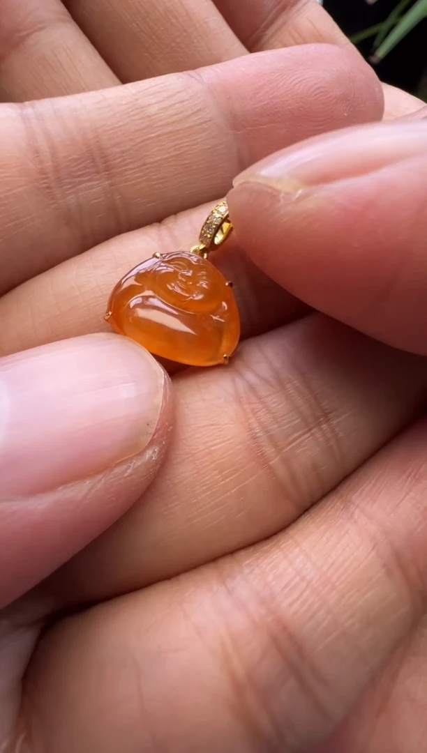 颈饰18K金镶嵌翡翠M****g翡翠颈饰