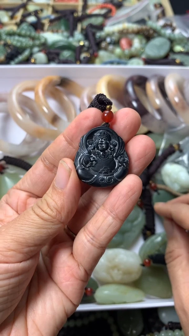 和田玉未镶嵌颈饰（多样性发一件）没有证书有瑕