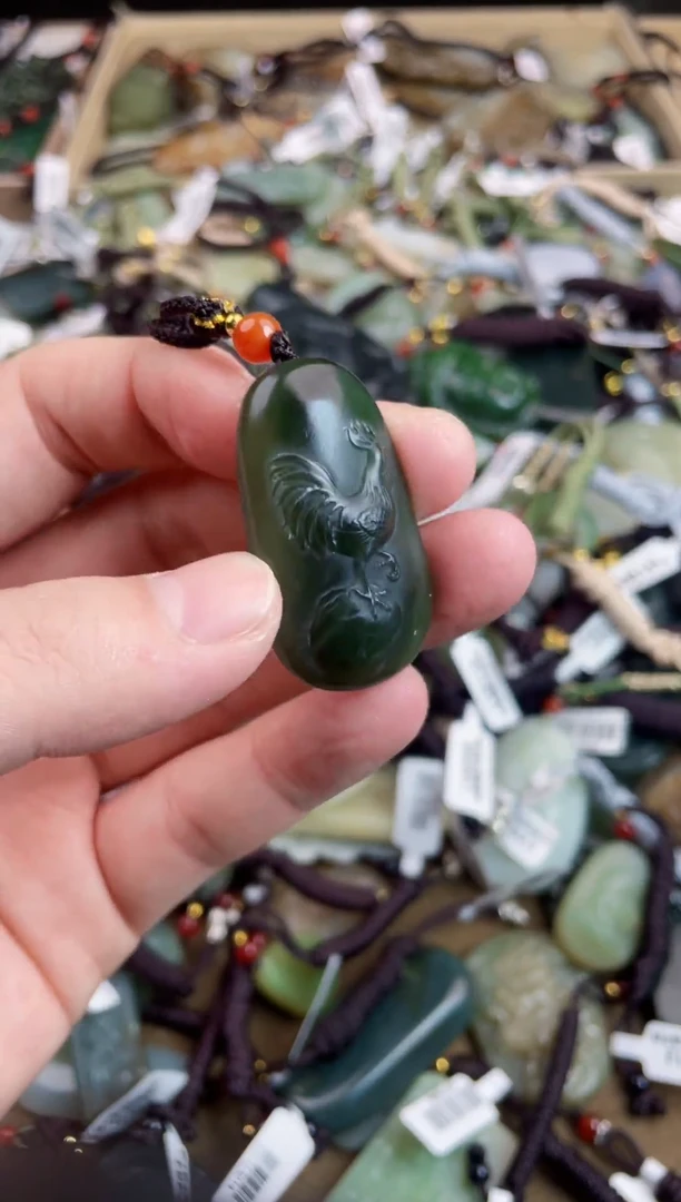 颈饰未镶嵌和田玉1