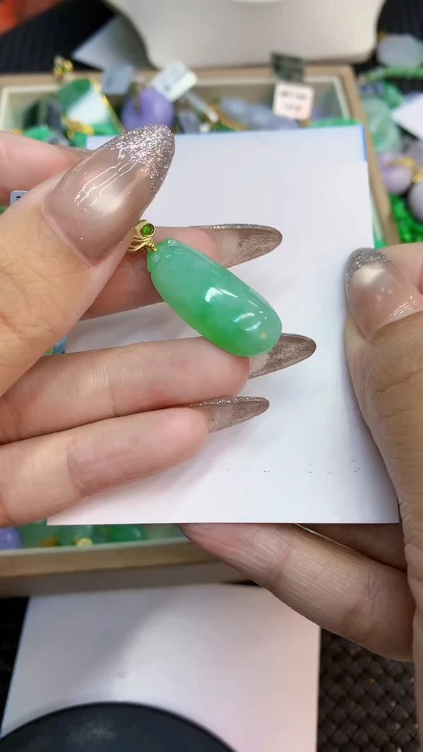 颈饰未镶嵌翡翠1