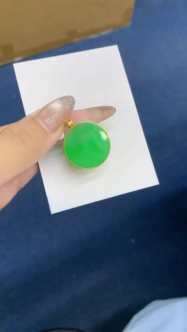 颈饰18K金镶嵌翡翠瓜*佳1