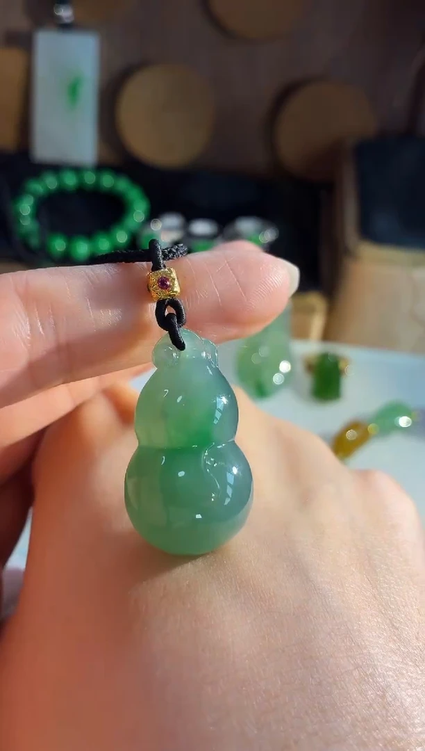 颈饰未镶嵌翡翠吊坠