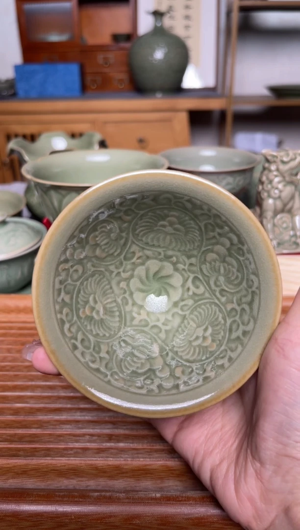 【闪购商品】其他橄榄绿斗笠盏  菊纹