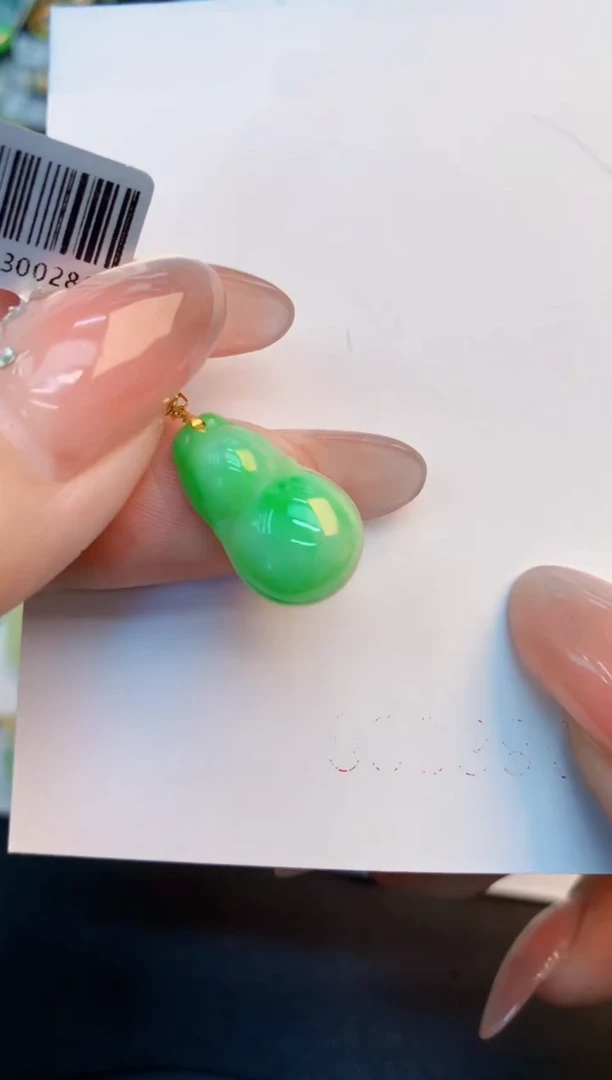 翡翠未镶嵌颈饰1