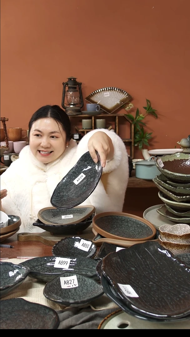 陶瓷A929   一只船型盘窑变黑粗陶21*17*5微瑕