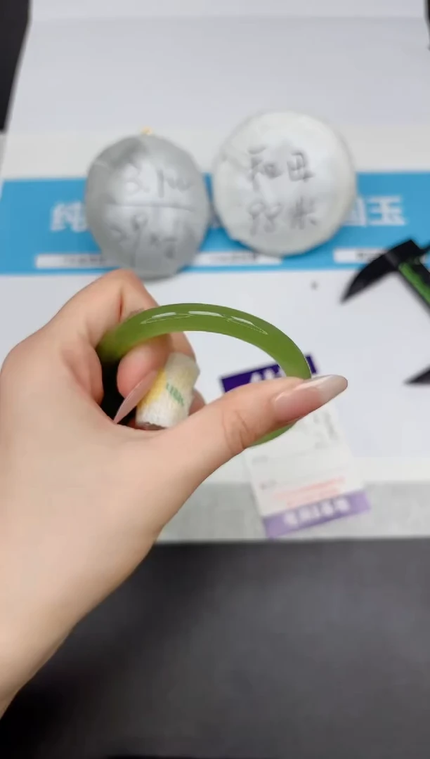 【闪购商品】石英质玉手镯未镶嵌262-58