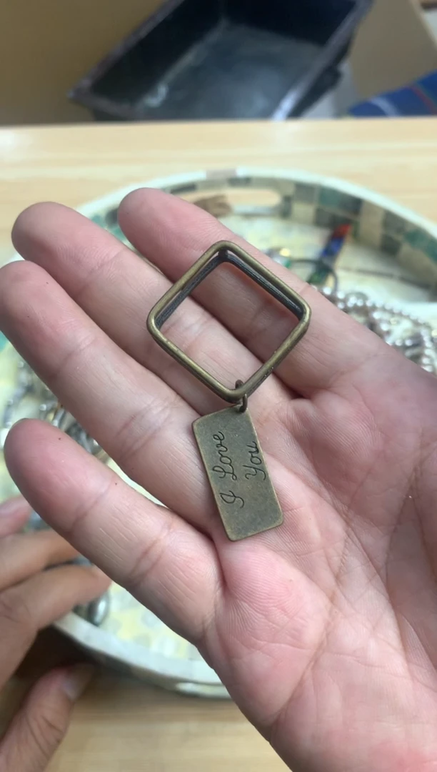 默认微瑕，no退no换，介意勿拍