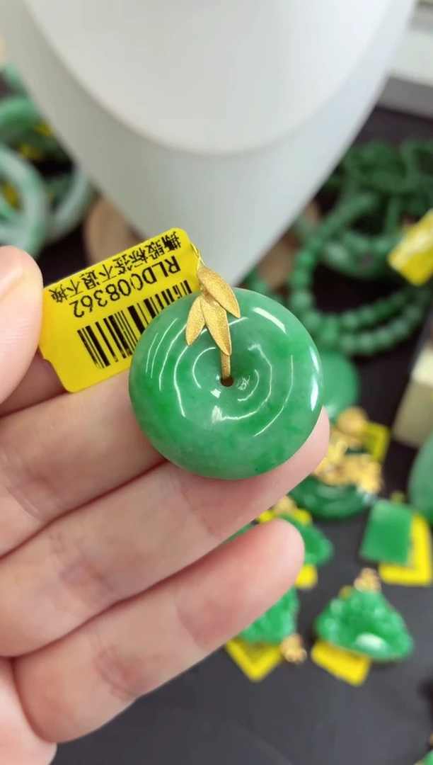 吊坠(不含链)18K金镶嵌翡翠挂件