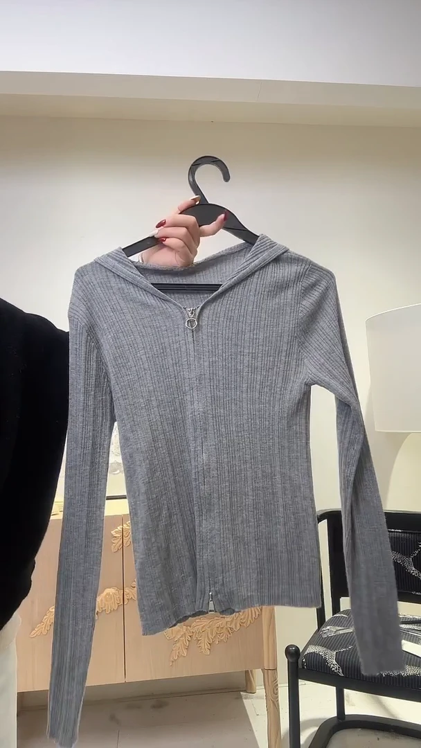 拉链灰色羊毛上衣