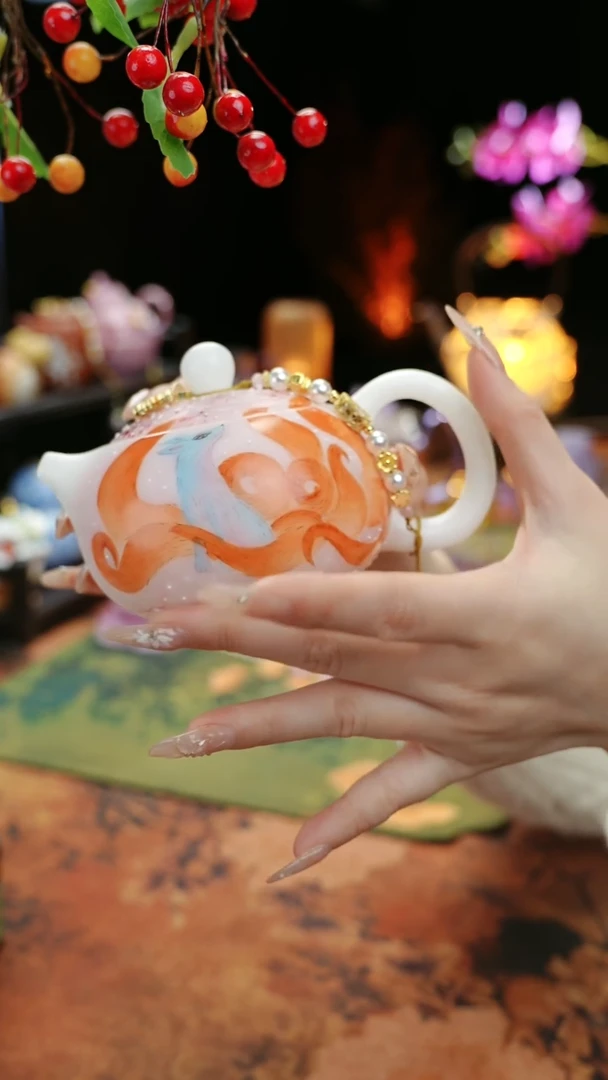 【闪购商品】冰种玉瓷手绘西施九尾狐+滴流1条