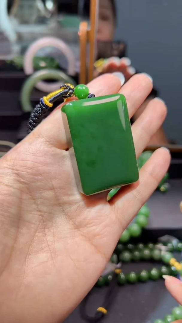 和田玉（碧玉）未镶嵌颈饰1