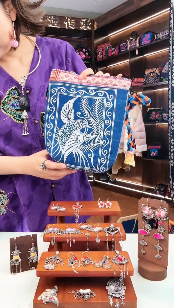 【闪购商品】织绣L11蚩梦苗族古绣