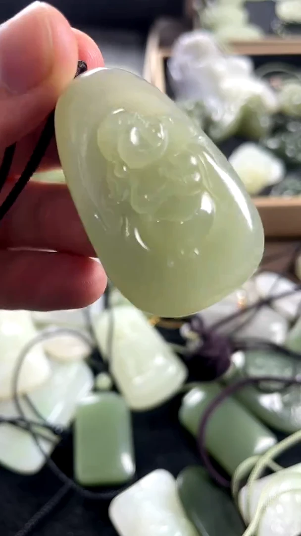 颈饰未镶嵌和田玉佛公