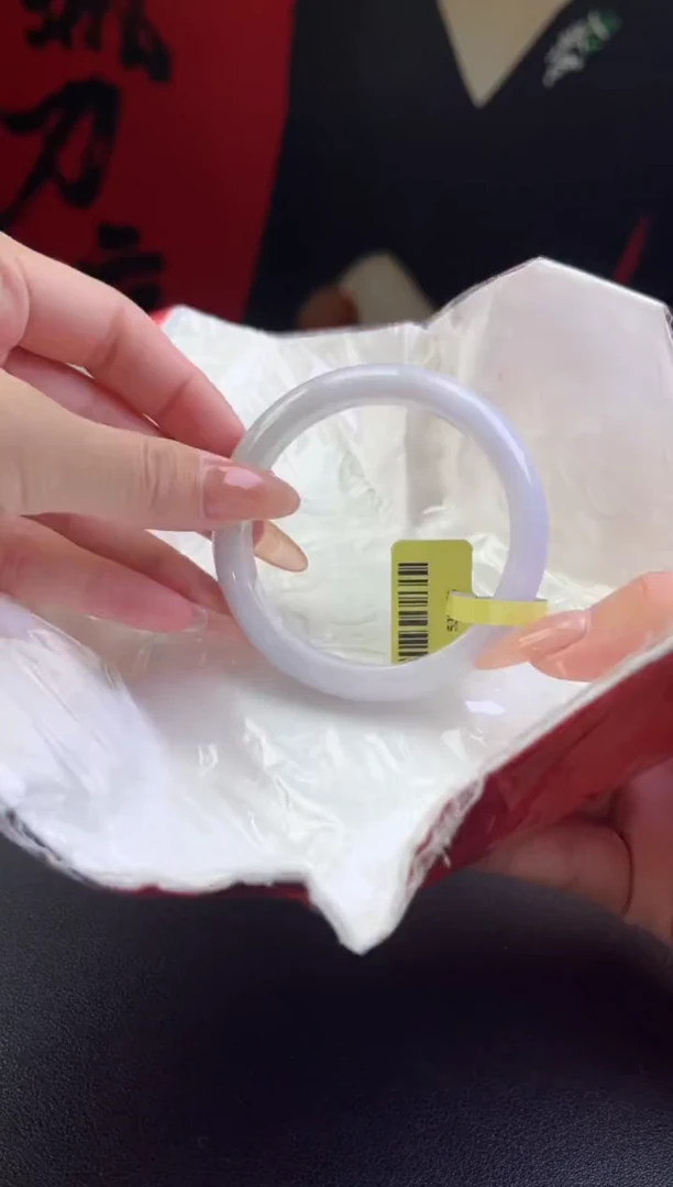 【闪购商品】翡翠手镯未镶嵌2翡翠手镯(微瑕）
