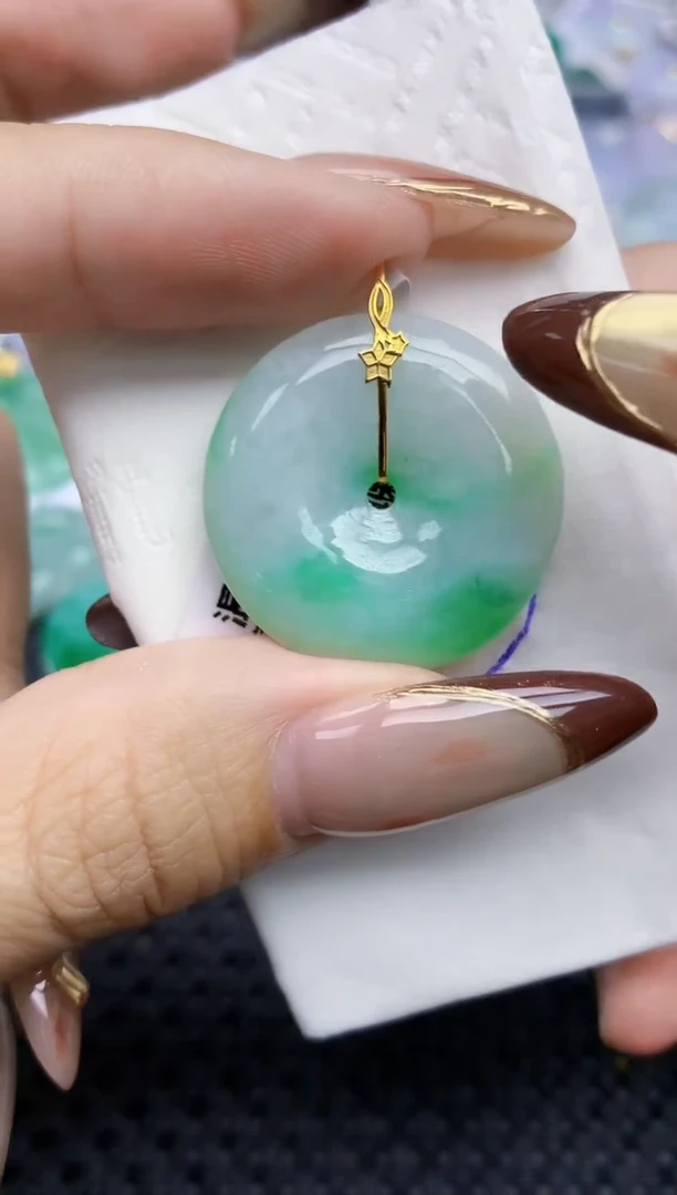 颈饰18K金镶嵌翡翠89   天然翡翠A货  百元以上9米证书费自理