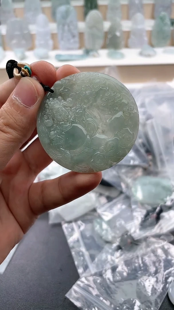 翡翠未镶嵌颈饰..../5/29/ 303