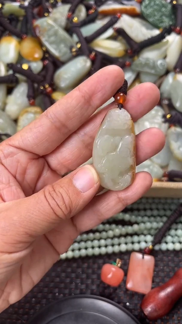 【闪购商品】和田玉颈饰未镶嵌多样性发货没有证书拍一发一有瑕