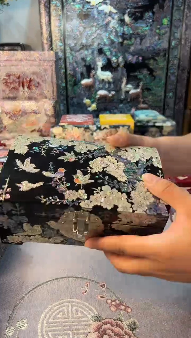 鱼锁绒布底·弘贝雅螺钿漆器文化馆