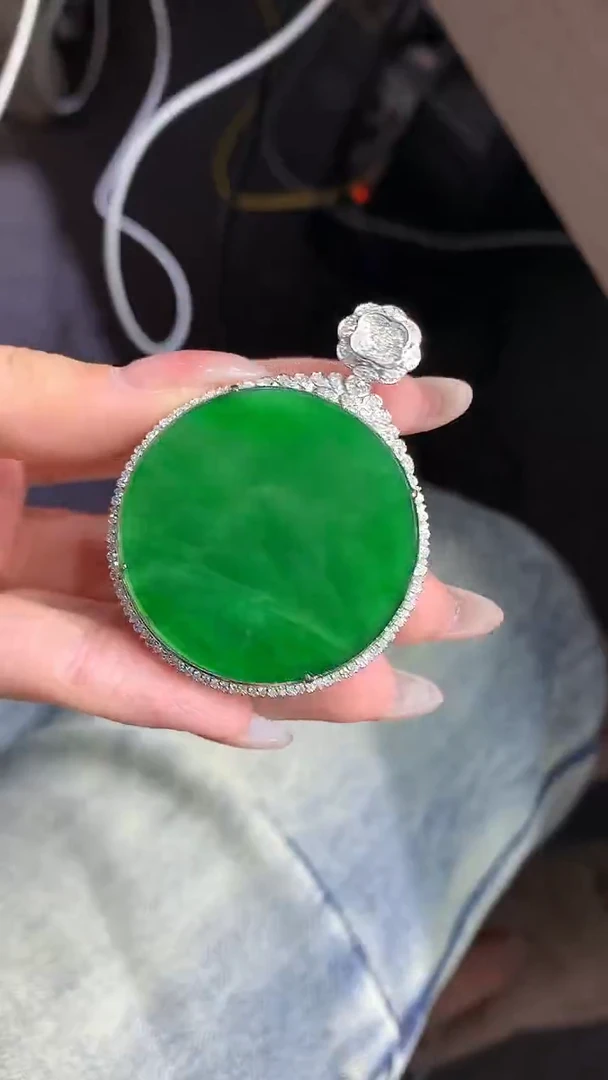 【闪购商品】翡翠吊坠(不含链)18K金镶嵌26团购