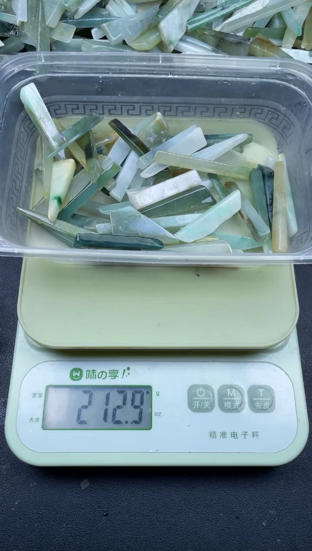 【闪购商品】翡翠颈饰未镶嵌缅甸天然翡翠边角中号200克34