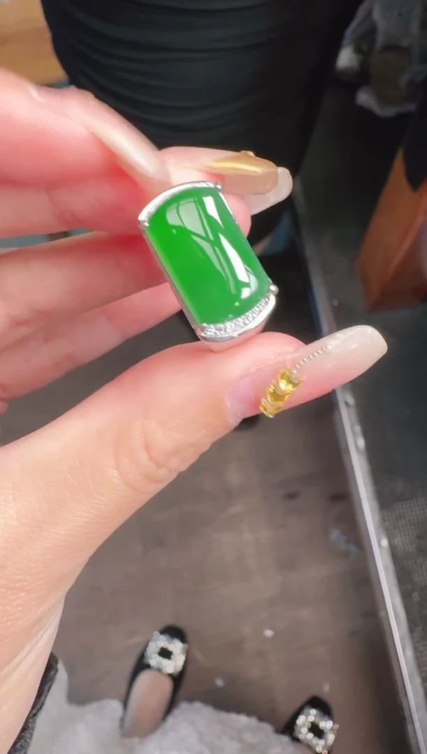 未镶嵌定制翡翠A货有轻微色差属于正常现象，马鞍多样性发货1