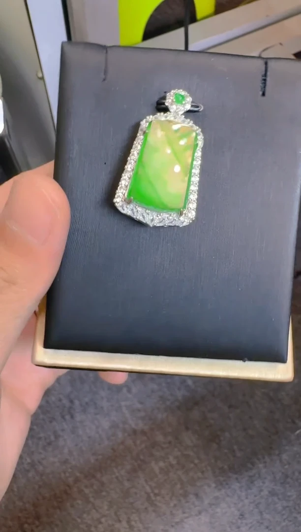 翡翠未镶嵌吊坠(赠链)天然A货翡翠