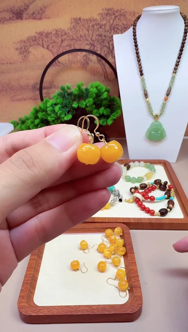 14K金镶嵌蜜蜡耳饰E01