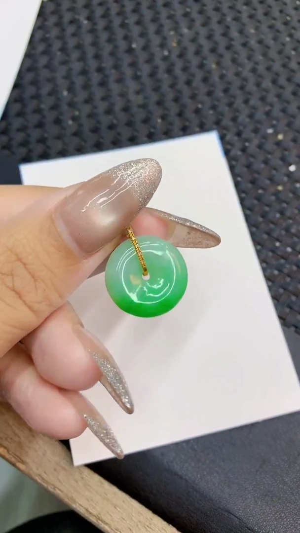 颈饰18K金镶嵌翡翠1
