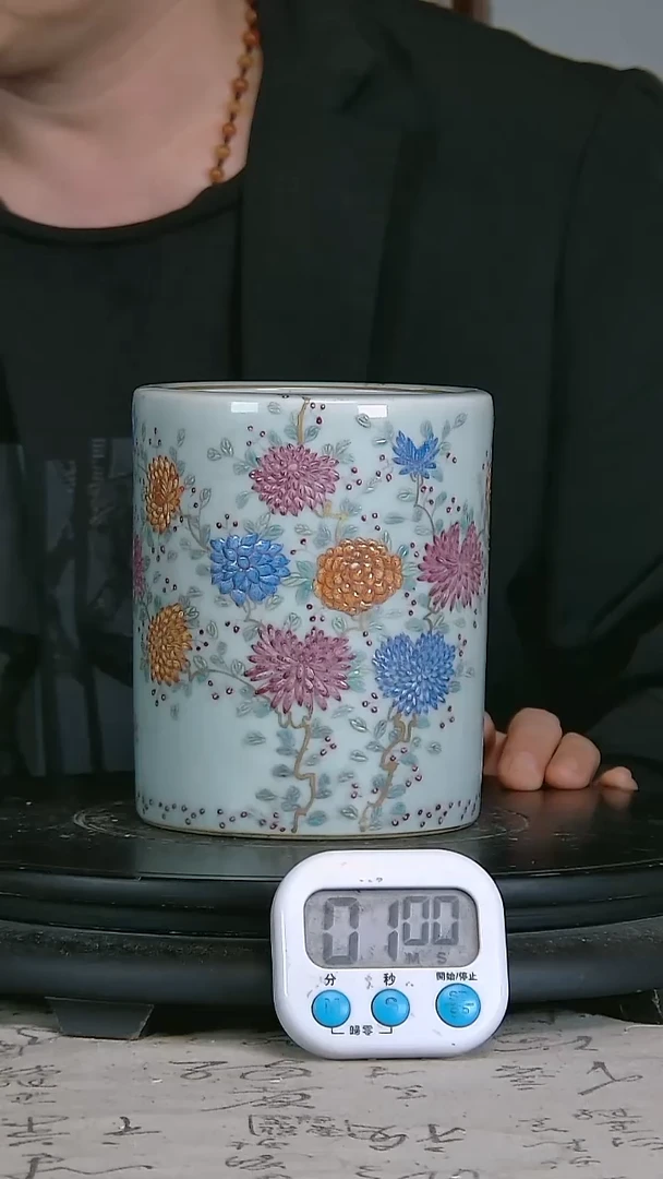 渺*珐琅彩精绘花卉图笔筒