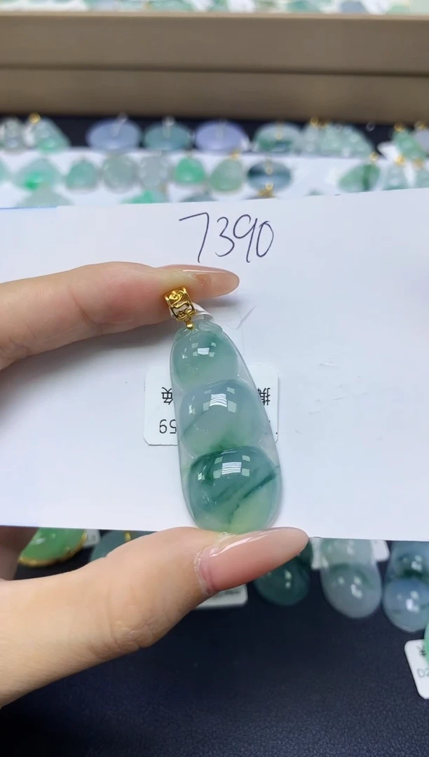 颈饰18K金镶嵌翡翠天然缅甸A货翡翠百元以上9元证书费自理
