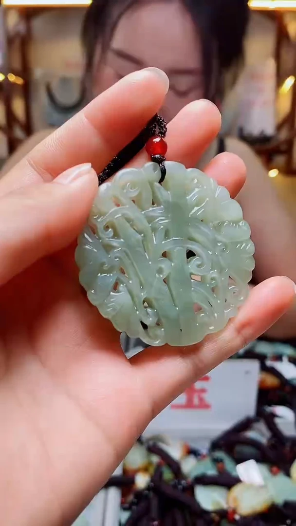 和田玉未镶嵌颈饰1