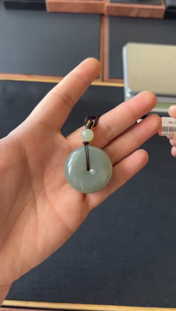 【闪购商品】和田玉项链未镶嵌且末微色差近矿