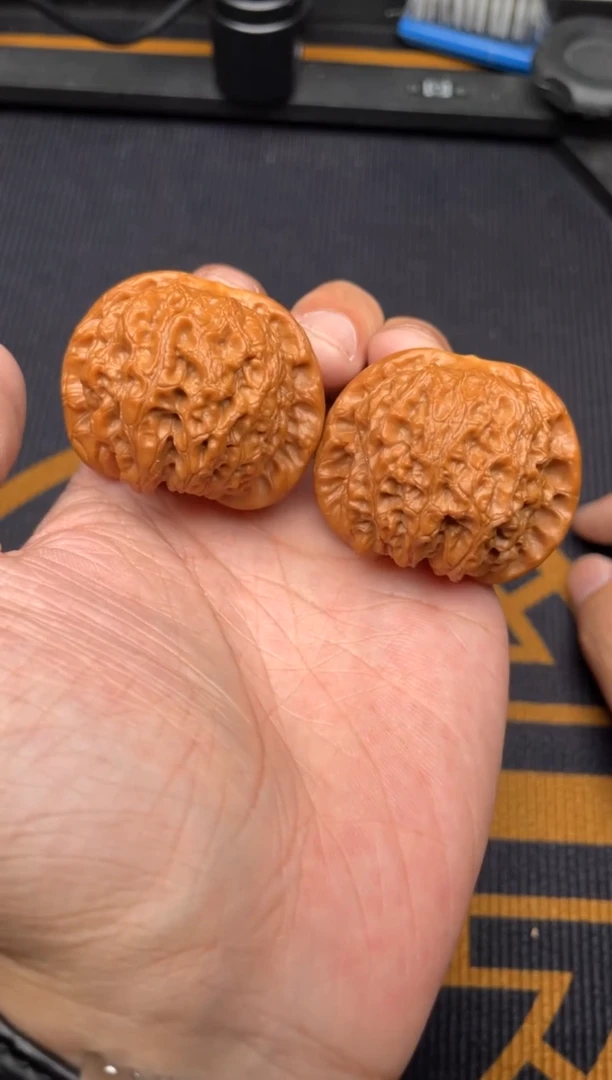 文玩核桃吊坠血麒麟42