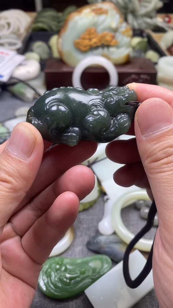 颈饰未镶嵌和田玉爱***哥貔貅