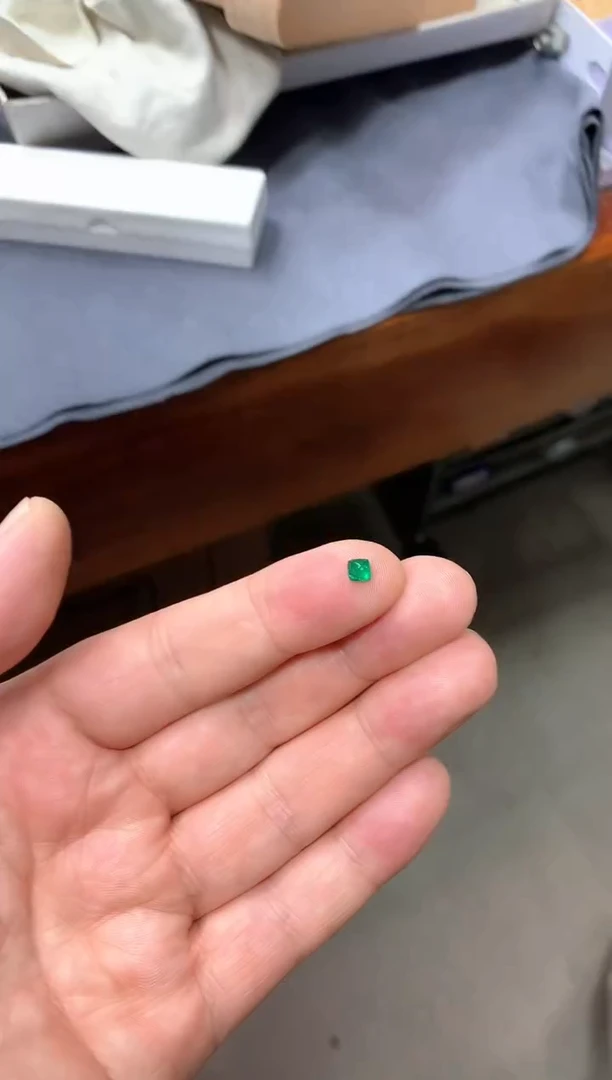 裸石祖母绿0.37ct 57