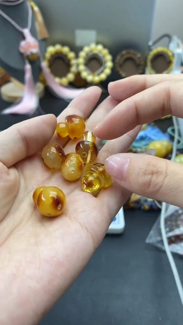 琥珀未镶嵌珠宝奇石227多样性发其一默认有瑕