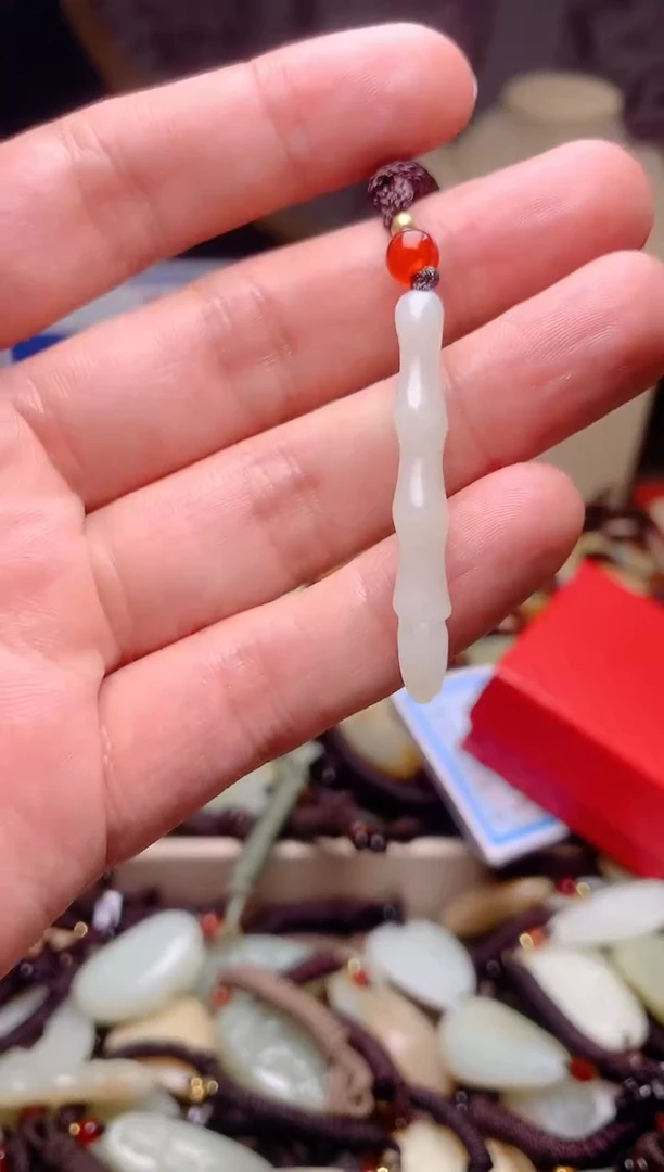 和田玉未镶嵌颈饰1