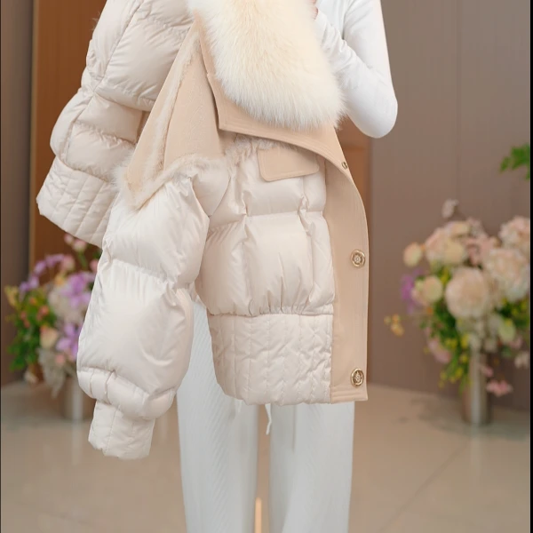 TT-时尚皮毛拼接款大毛领羽绒服