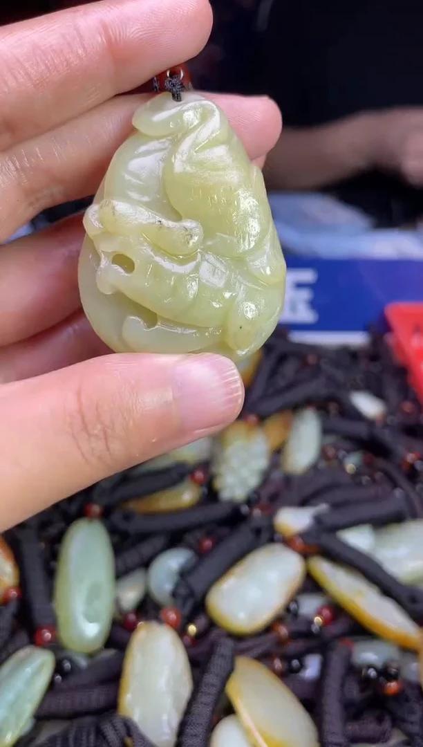 未镶嵌和田玉挂件1