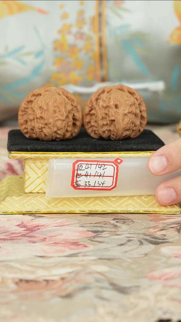 【闪购商品】文玩核桃把件白狮子