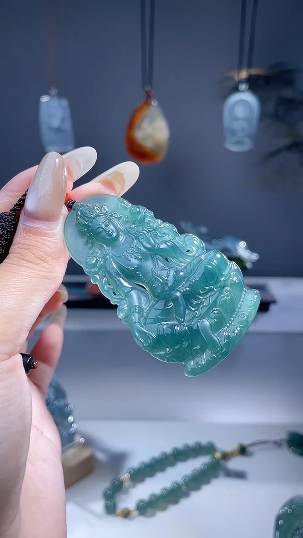 颈饰未镶嵌翡翠度母