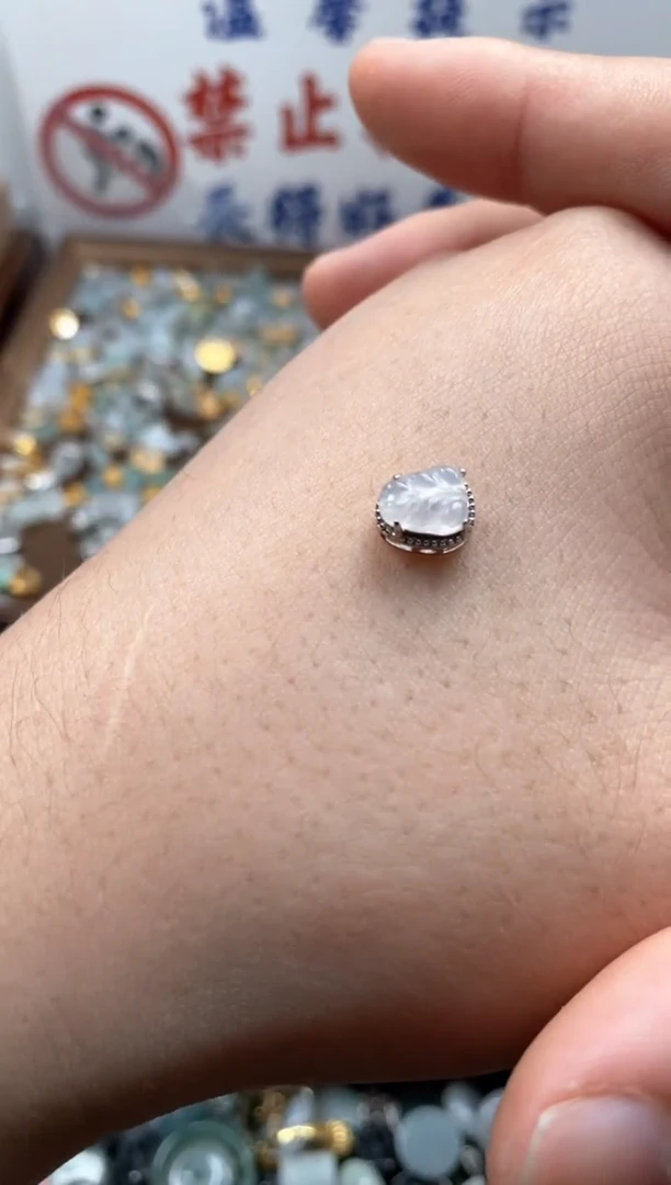 【闪购商品】翡翠颈饰未镶嵌哥哥