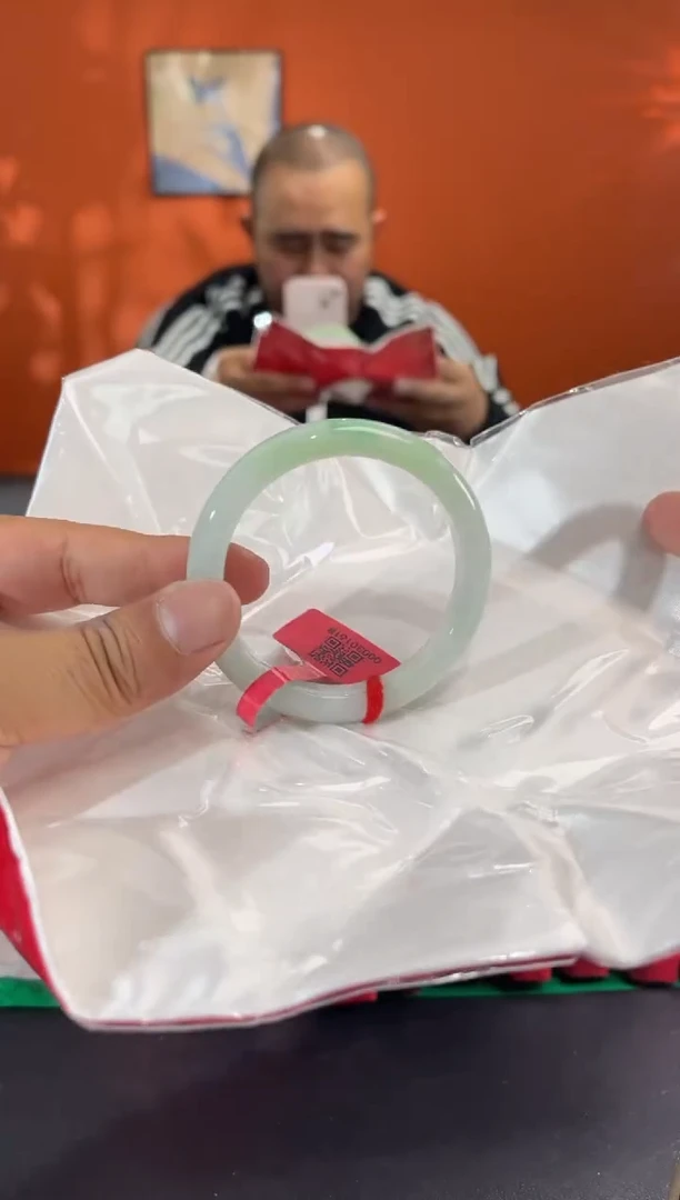 未镶嵌手镯翡翠2        圈口53