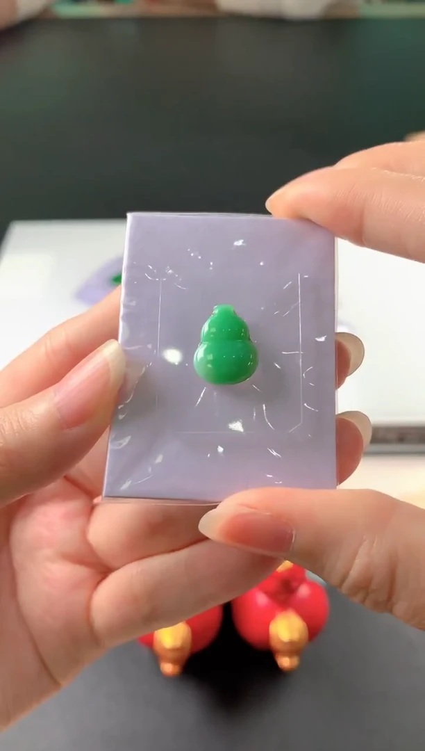 未镶嵌定制翡翠华****堂裸玉（客户意向镶嵌）