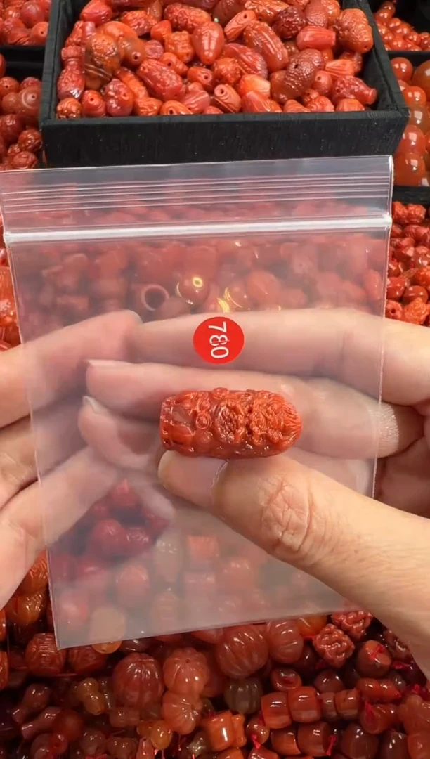 南红玛瑙未镶嵌颈饰1