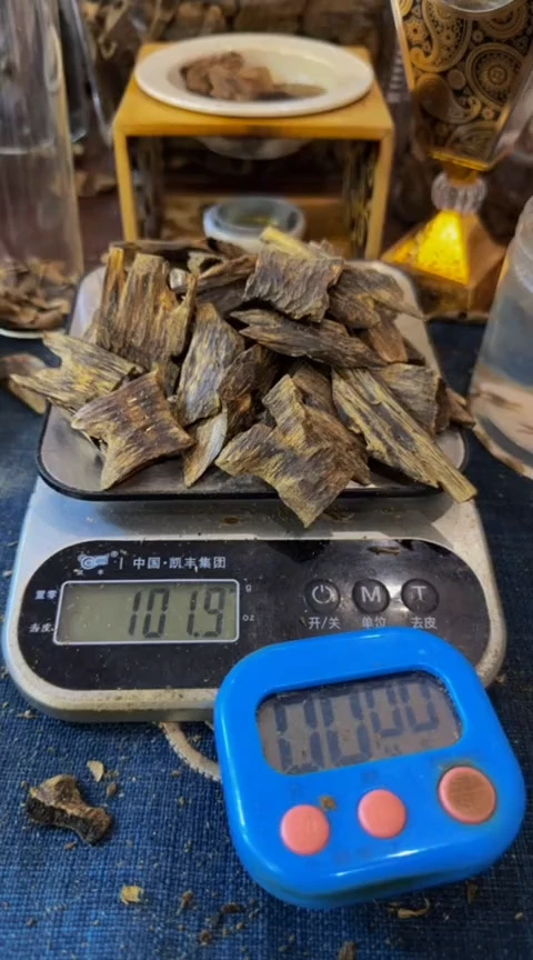 【闪购商品】沉香摆件棋楠张勺子块料101克