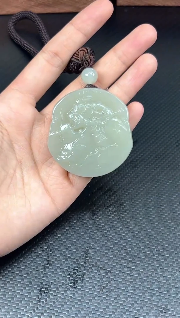 吊坠(赠链)未镶嵌和田玉且末微色差近矿把件