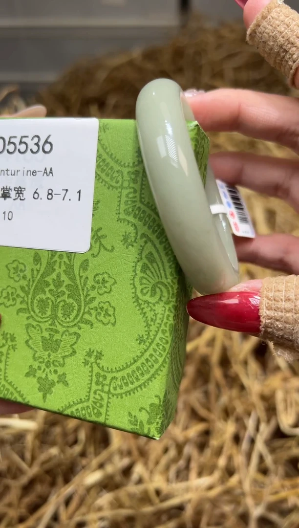 未镶嵌手镯石英质玉D5536