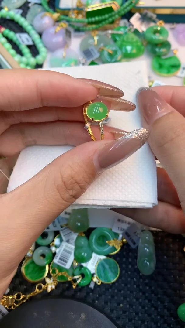 颈饰未镶嵌翡翠1