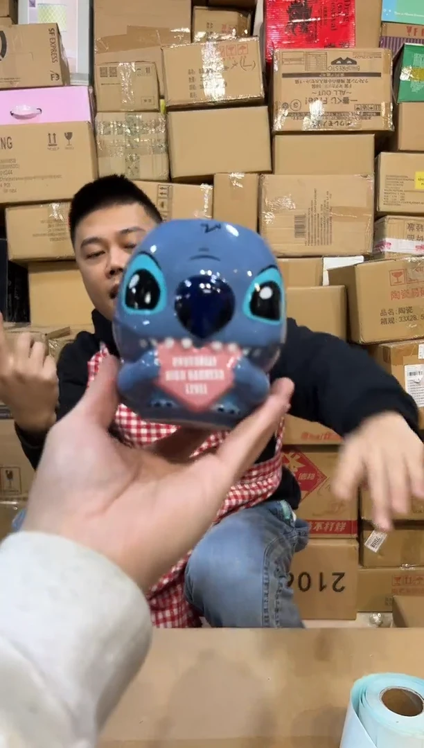 【闪购商品】杯Q版史迪仔抱爱心水杯